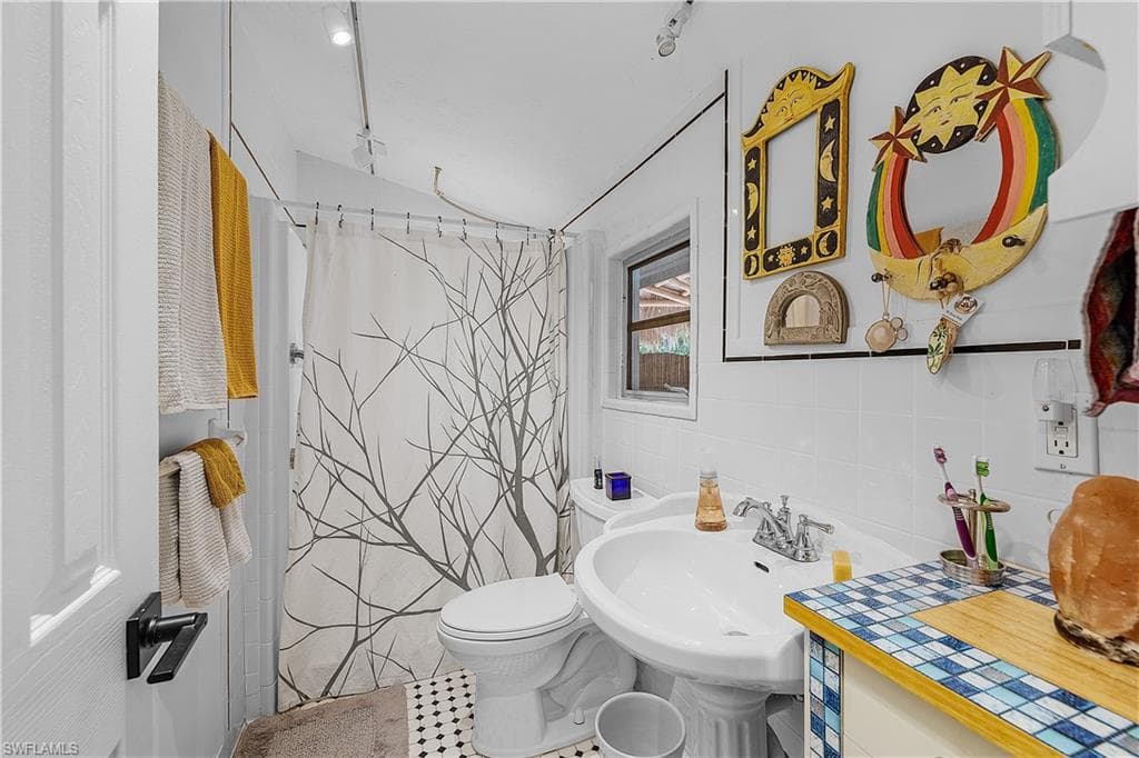 7697 Beach Daisy LN-11
