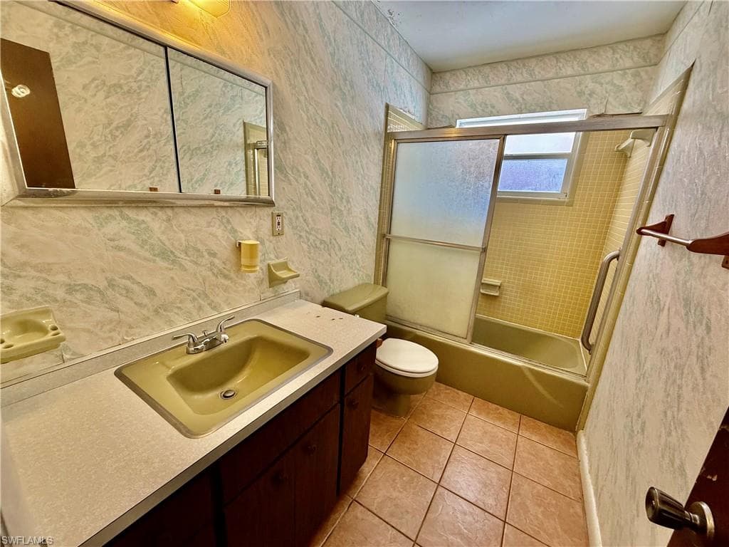 217 Oaklawn CT-22