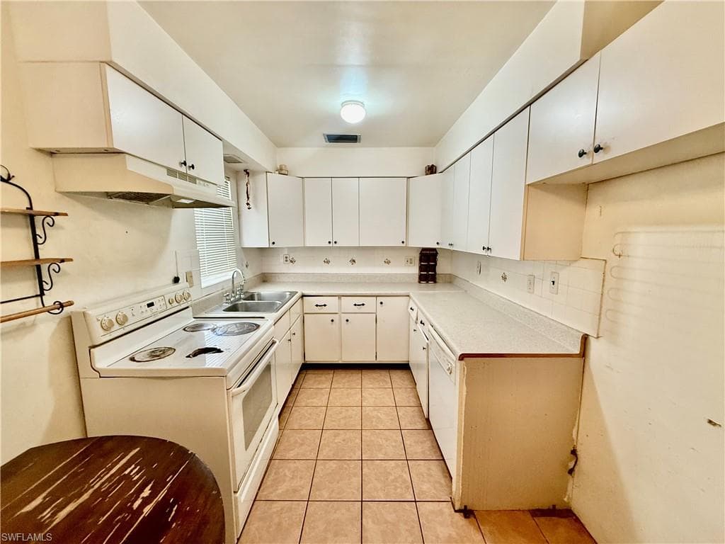 217 Oaklawn CT-14