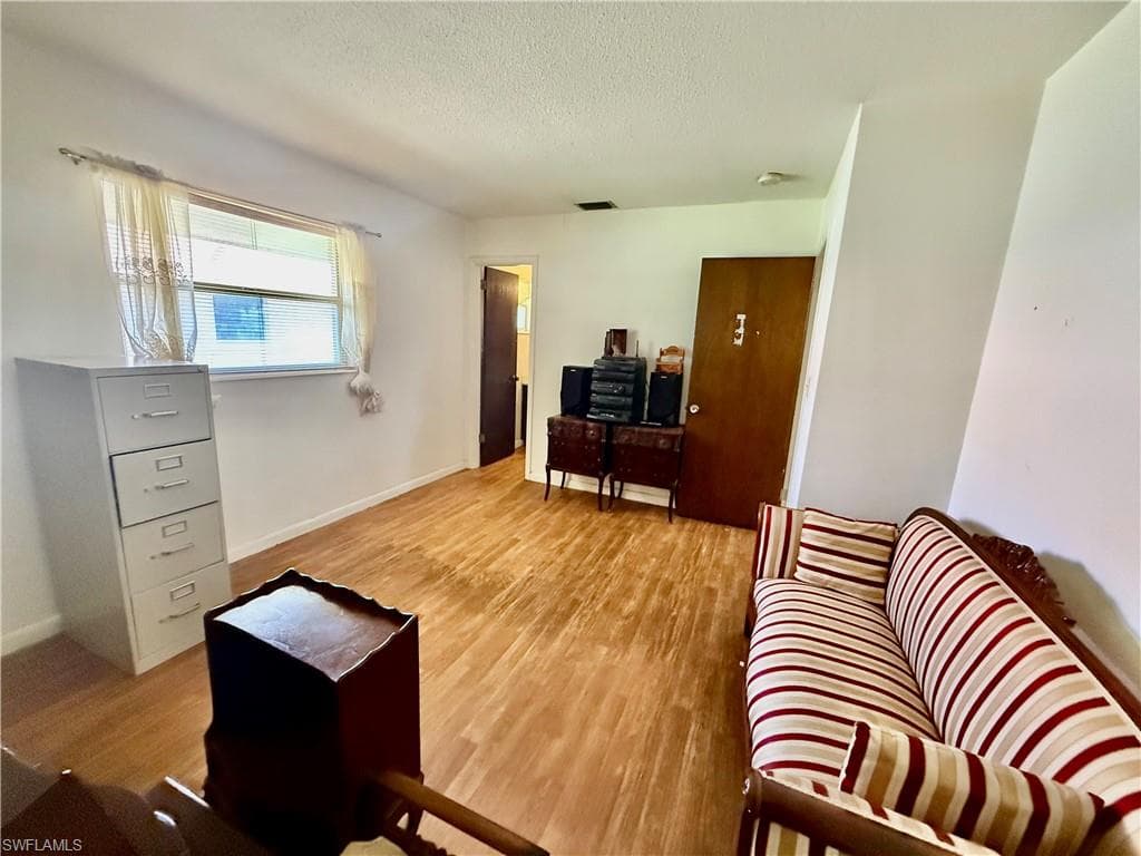 217 Oaklawn CT-18