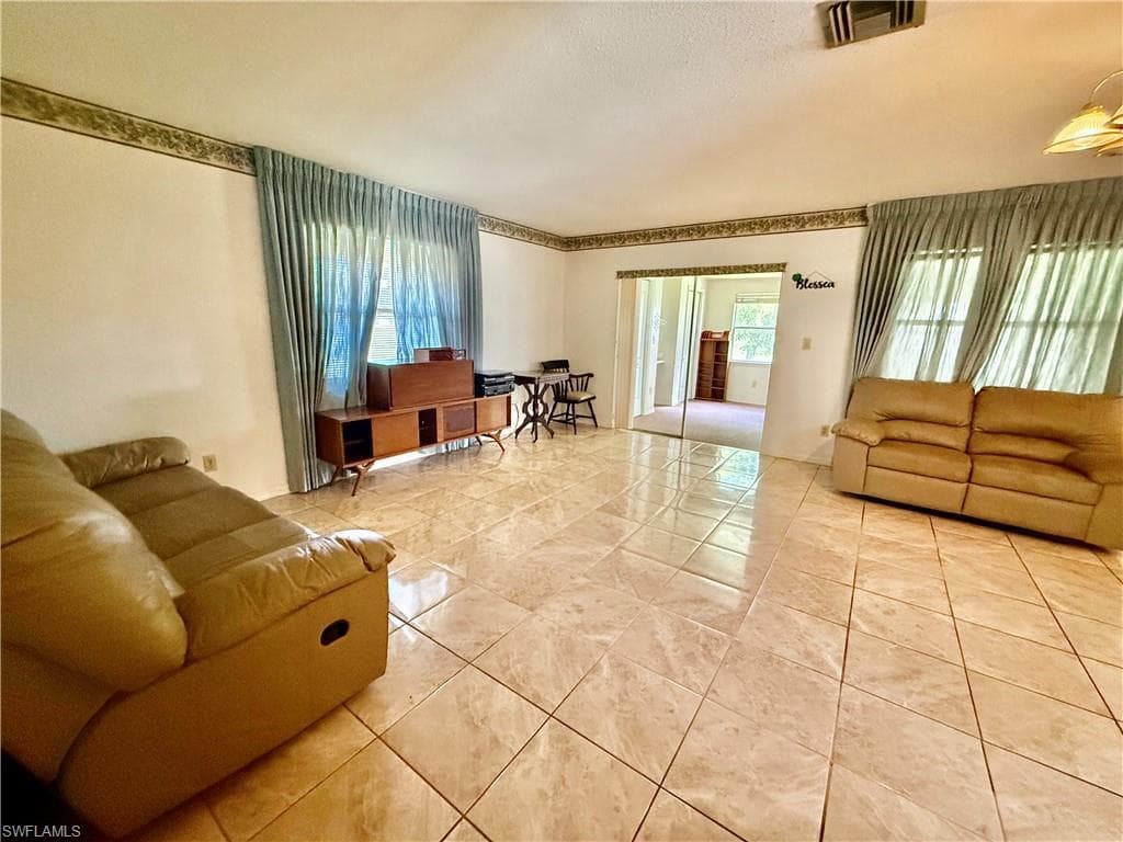 217 Oaklawn CT-11