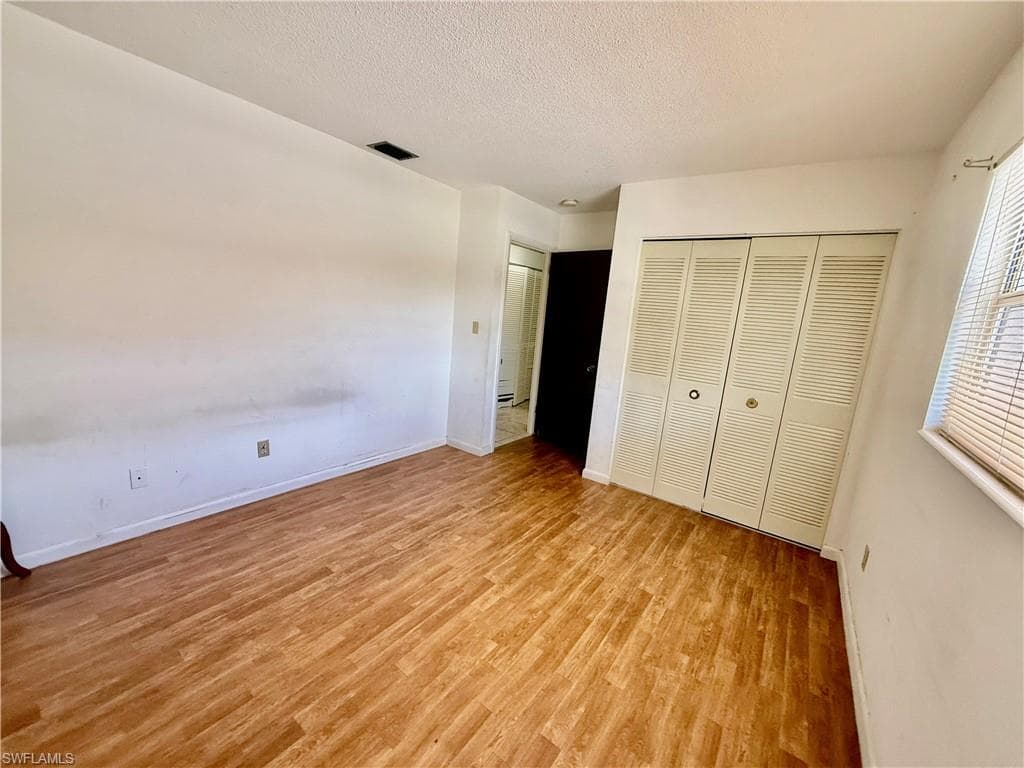 217 Oaklawn CT-21