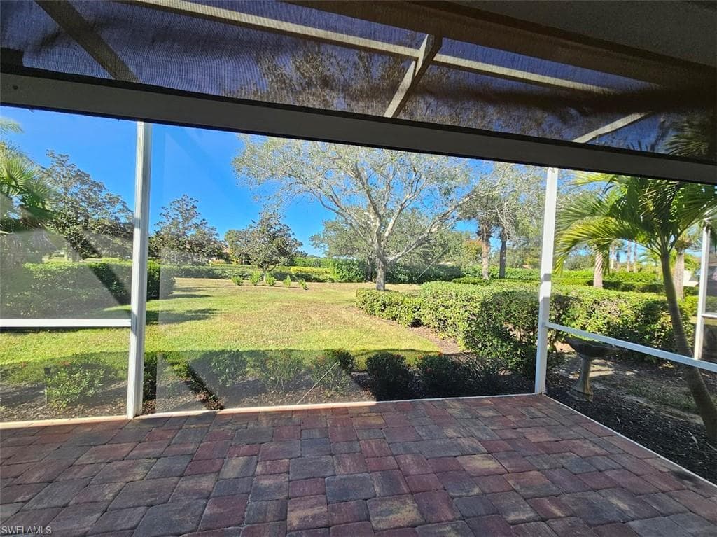 10518 Avila CIR-11