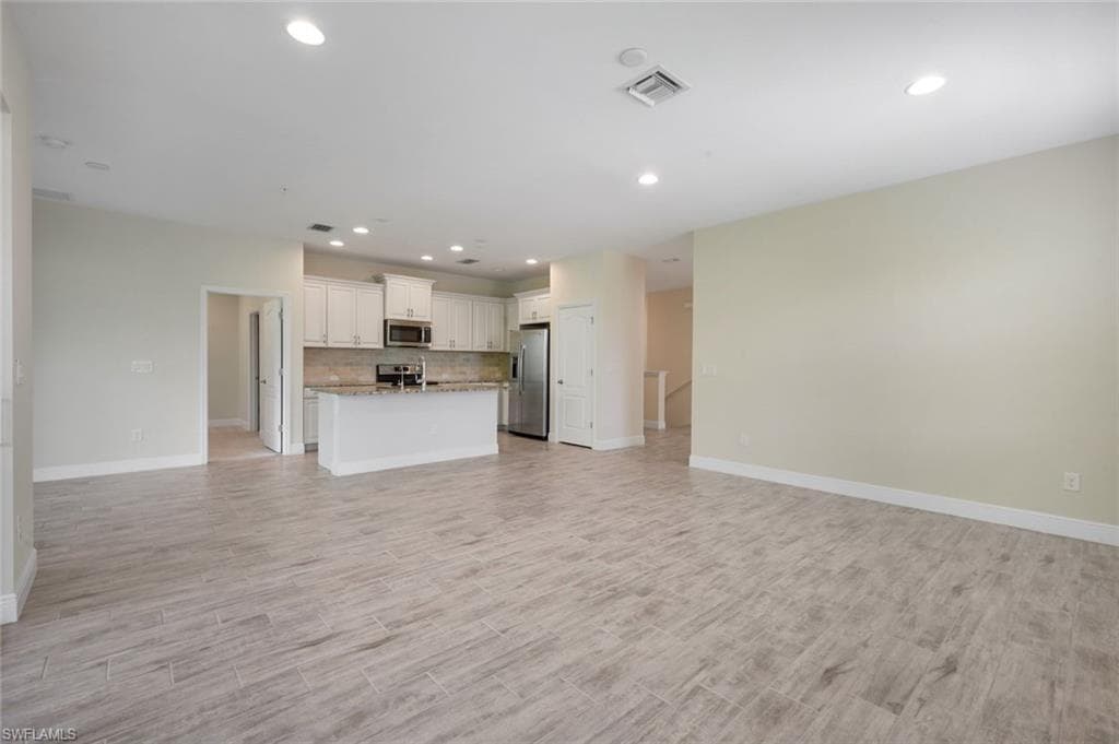 2343 Sheen LN 405-3