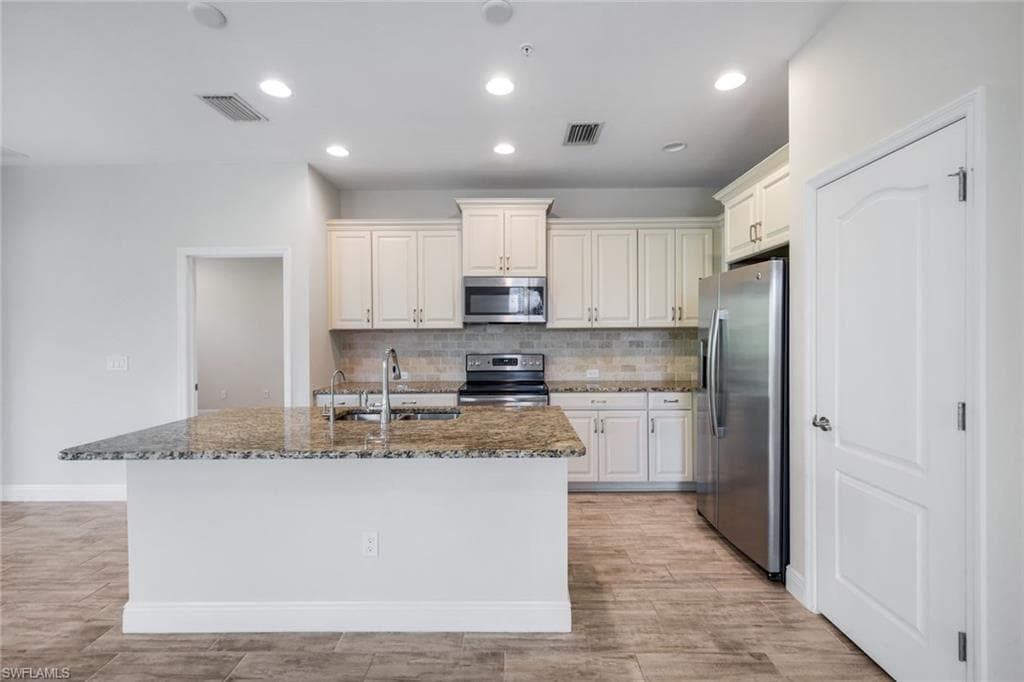 2343 Sheen LN 405-8