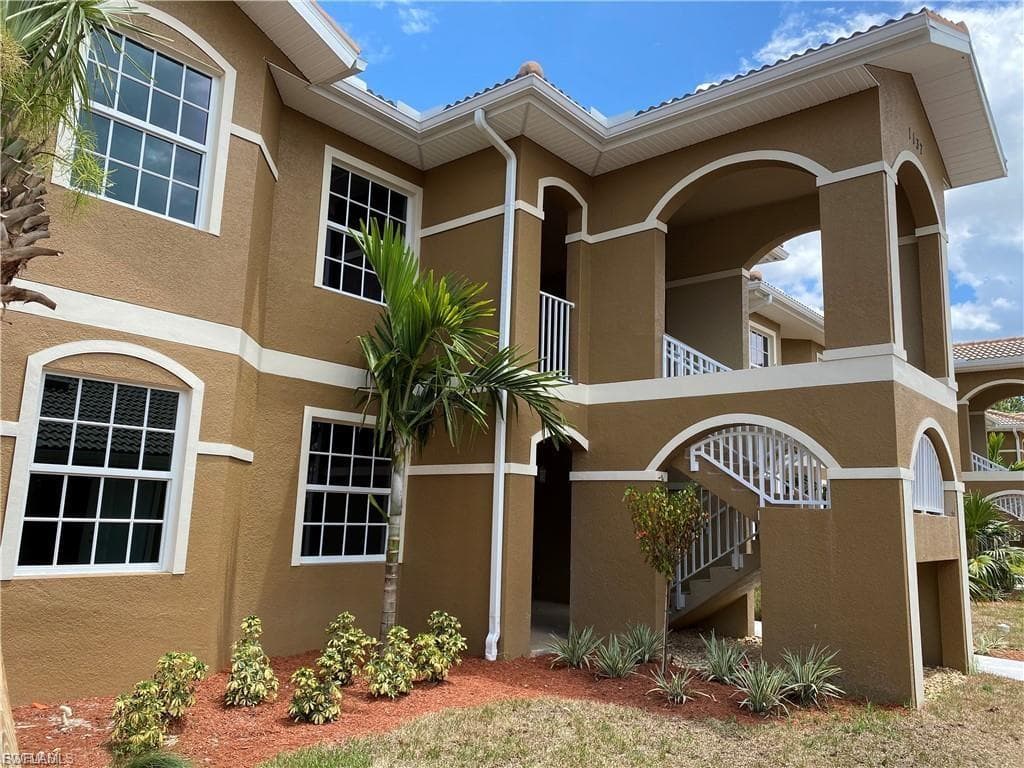 1137 Winding Pines CIR 203-2