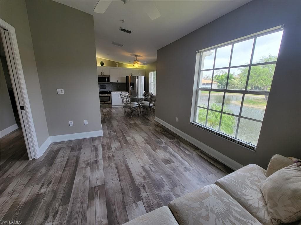 7577 Silver Trumpet LN T-204-6