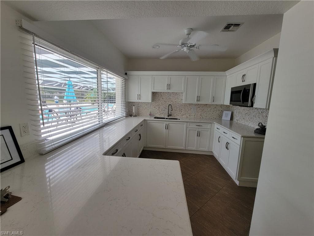 7577 Silver Trumpet LN T-204-22