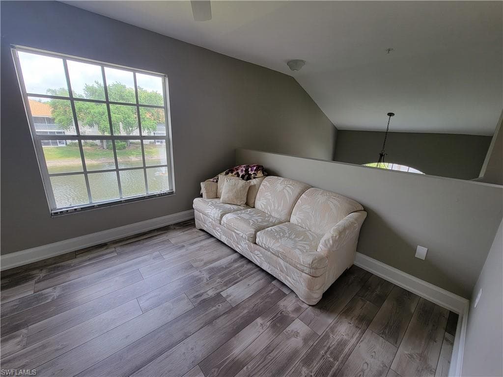 7577 Silver Trumpet LN T-204-9
