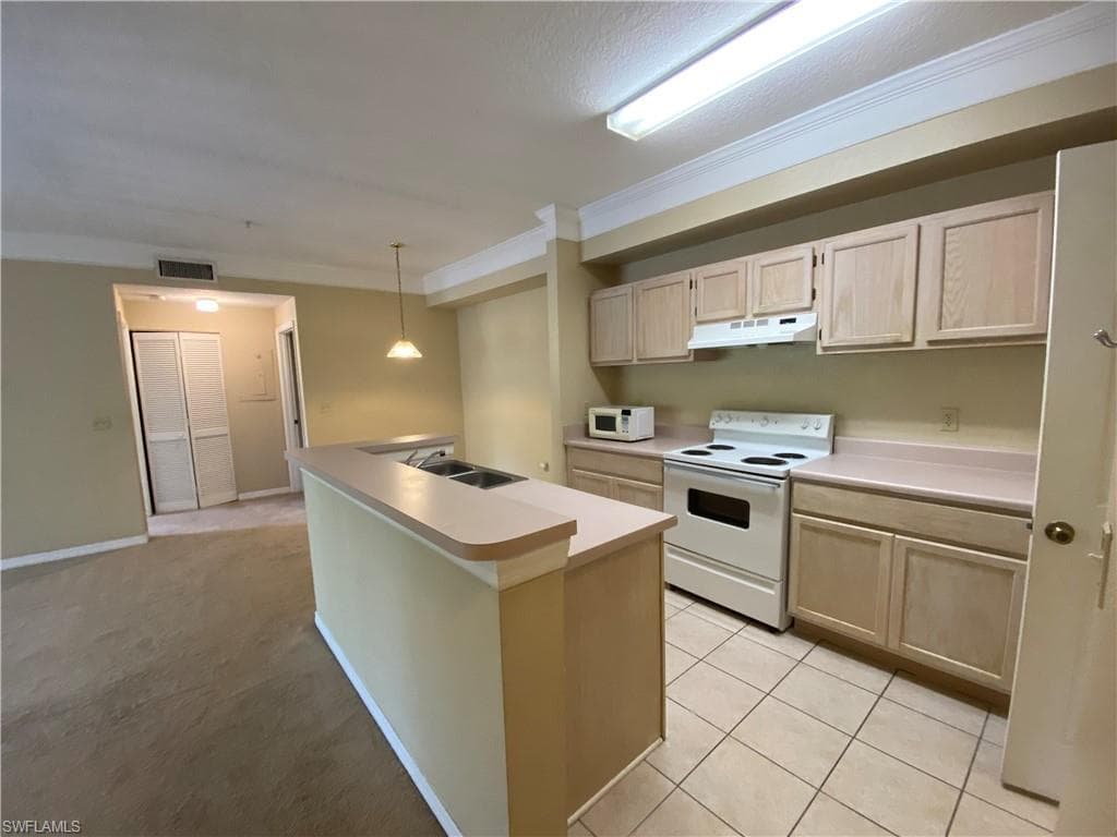 11490 Villa Grand 209-8