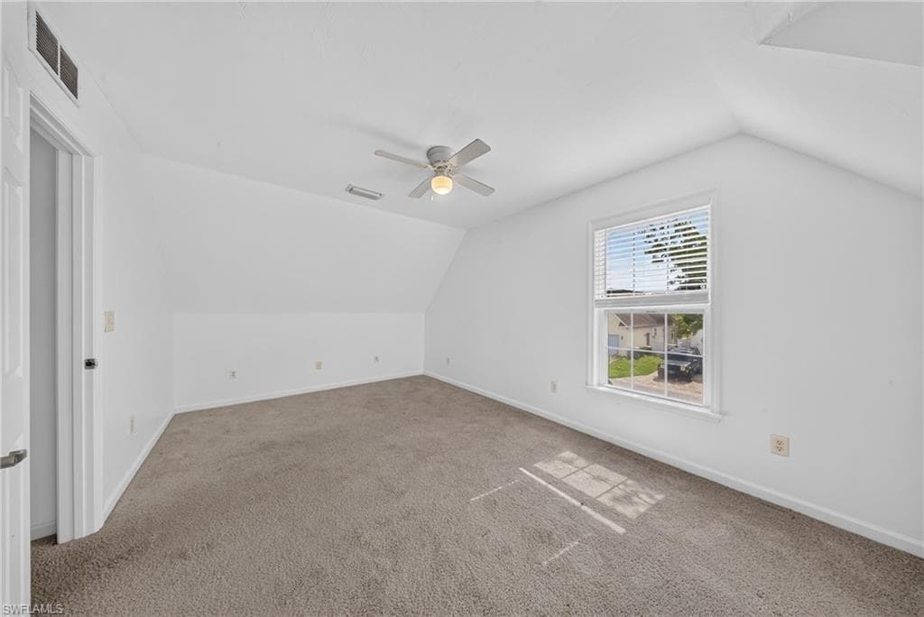 250 Leawood CIR-27