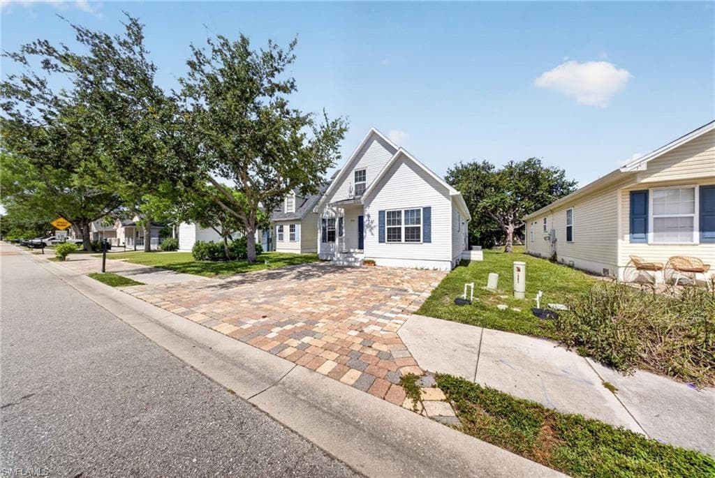 250 Leawood CIR-6