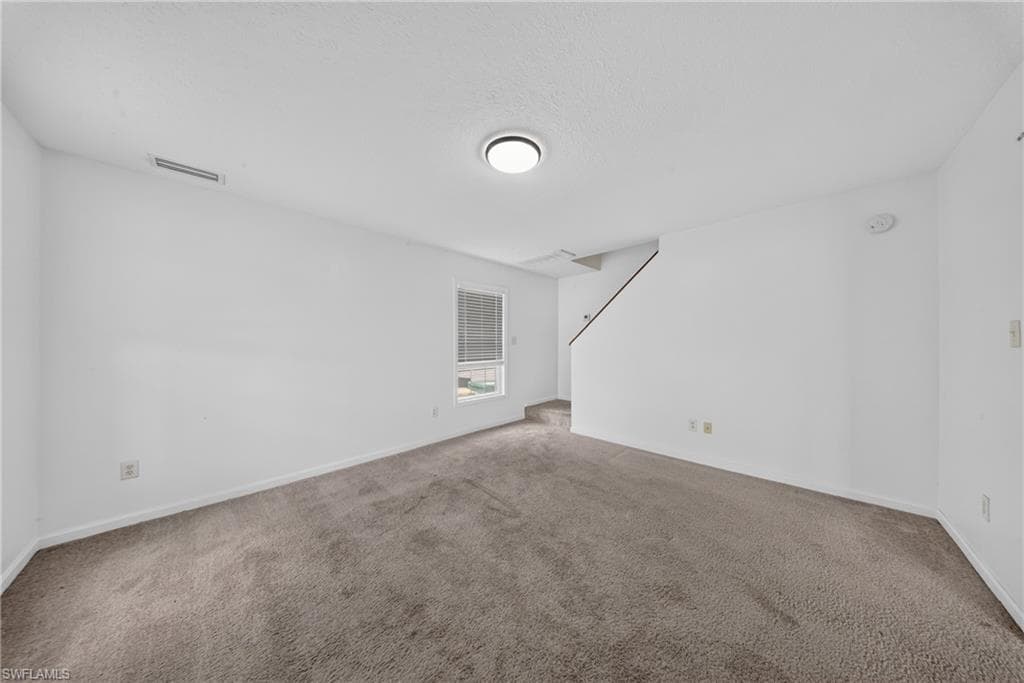 250 Leawood CIR-24