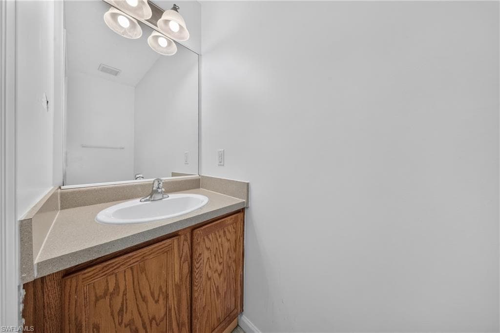 250 Leawood CIR-30