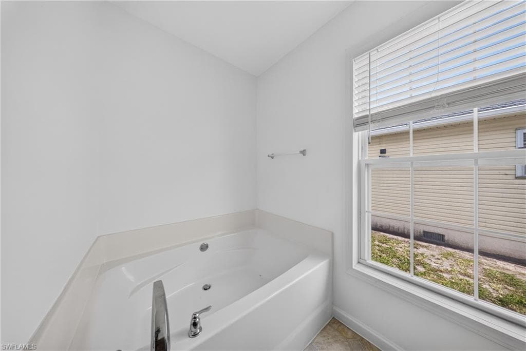 250 Leawood CIR-34