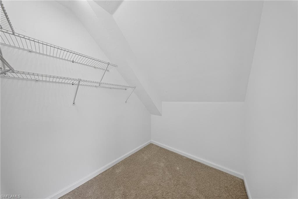 250 Leawood CIR-18