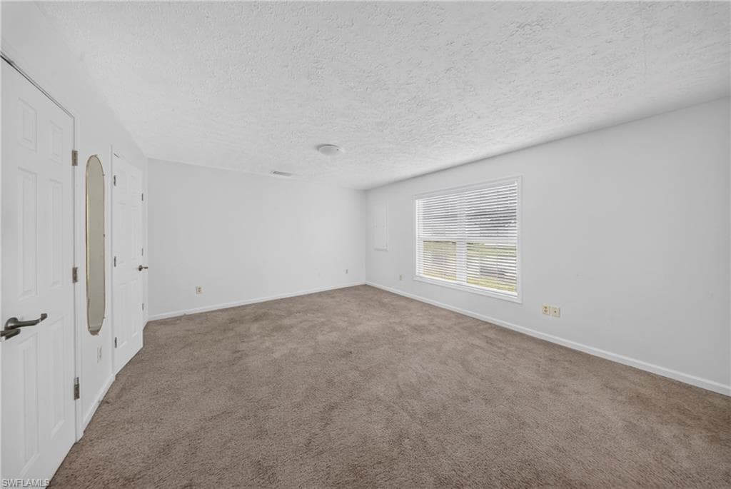 250 Leawood CIR-15