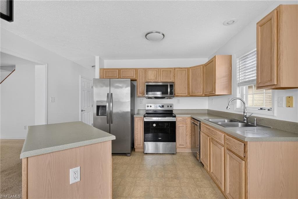 250 Leawood CIR-11