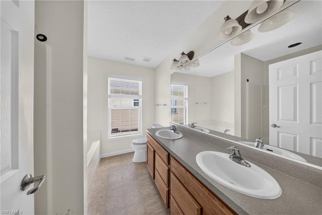 250 Leawood CIR-31
