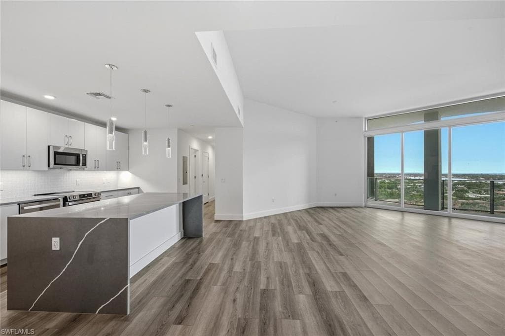 1950 Mayfair ST PH8-6