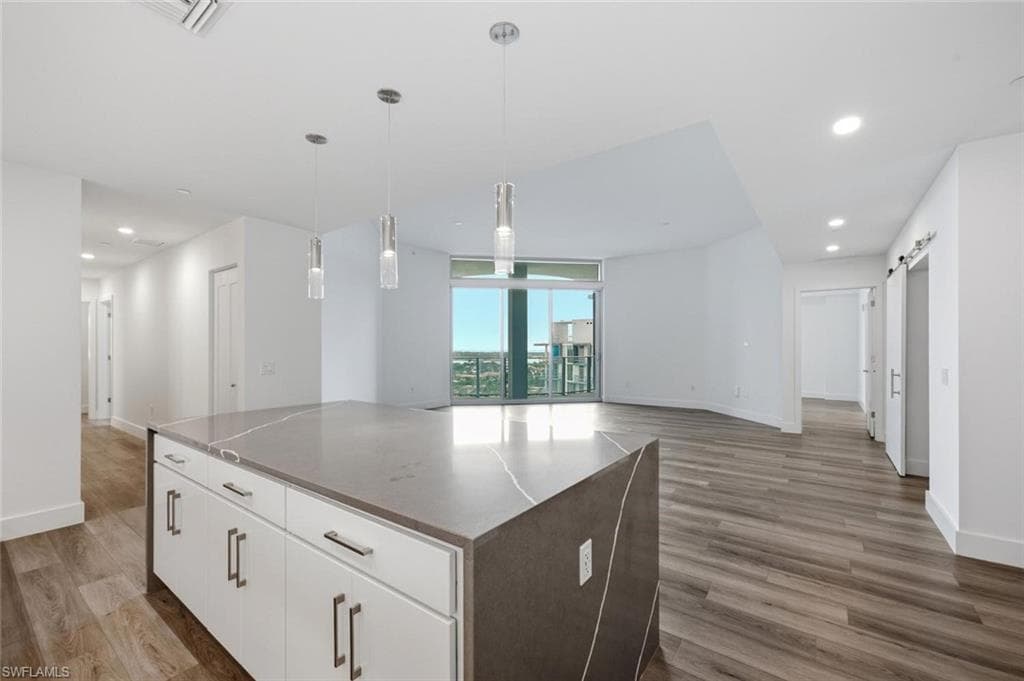 1950 Mayfair ST PH8-12