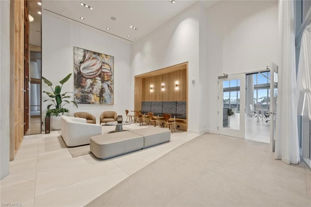 1950 Mayfair ST PH8-3