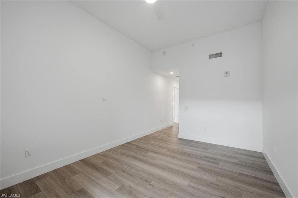 1950 Mayfair ST PH8-28