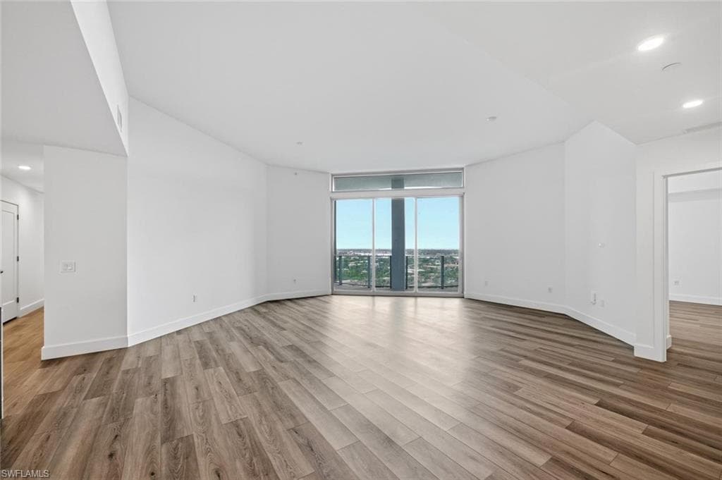 1950 Mayfair ST PH8-5