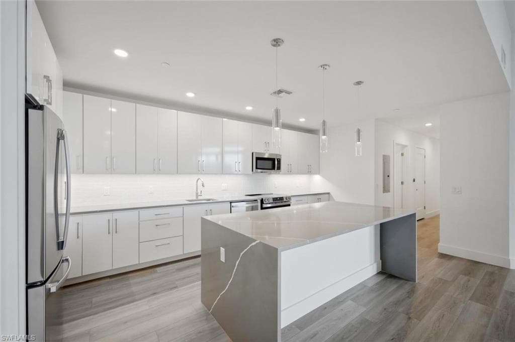 1950 Mayfair ST PH8-9
