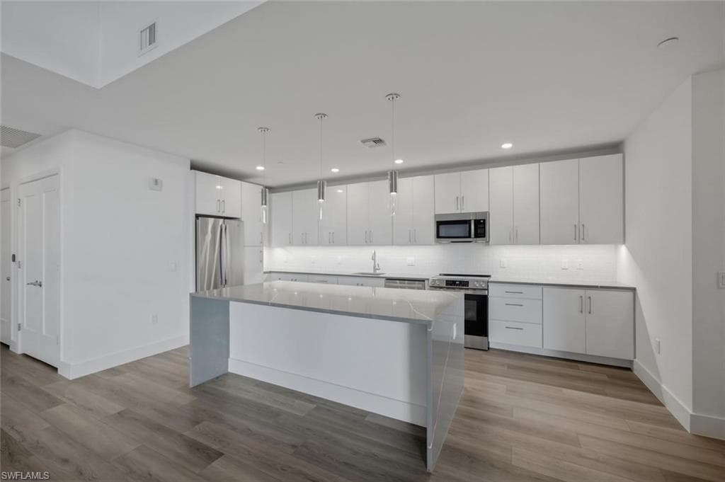 1950 Mayfair ST PH8-10