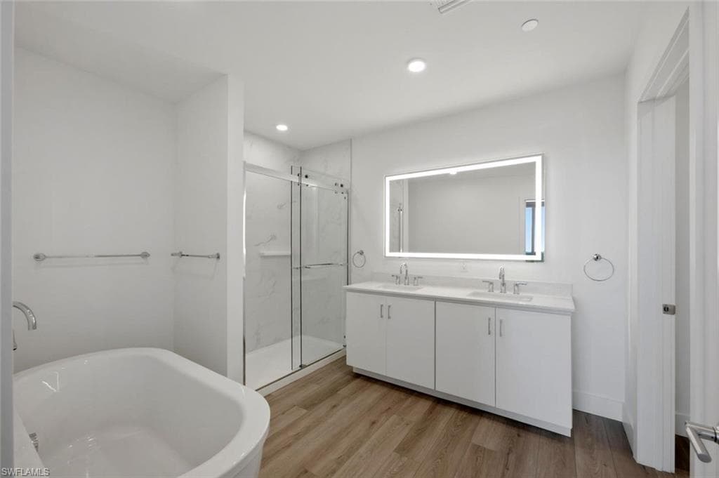 1950 Mayfair ST PH8-18