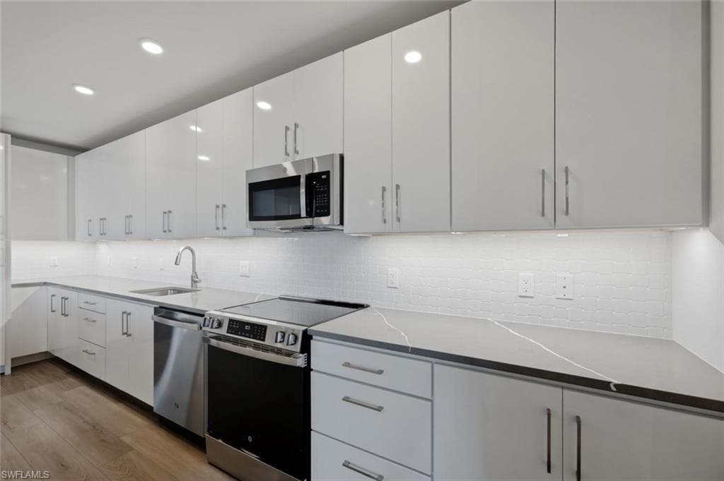 1950 Mayfair ST PH8-11
