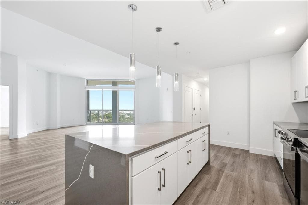 1950 Mayfair ST PH9-12