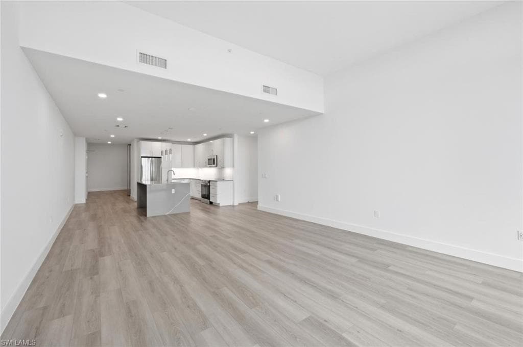 1950 Mayfair ST PH11-6