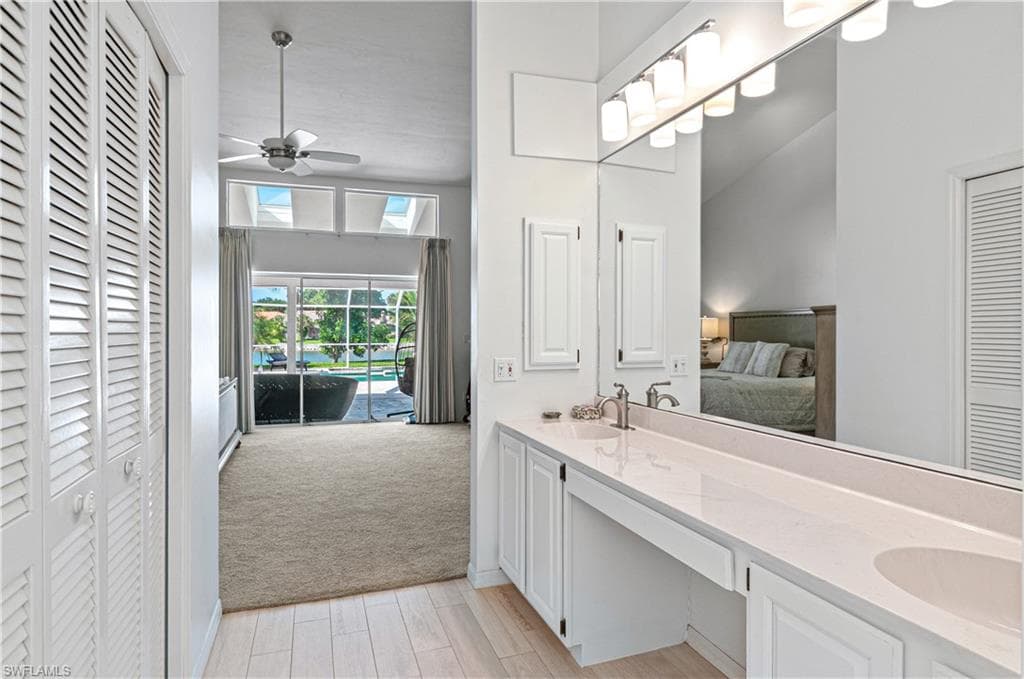 559 Henley DR-23