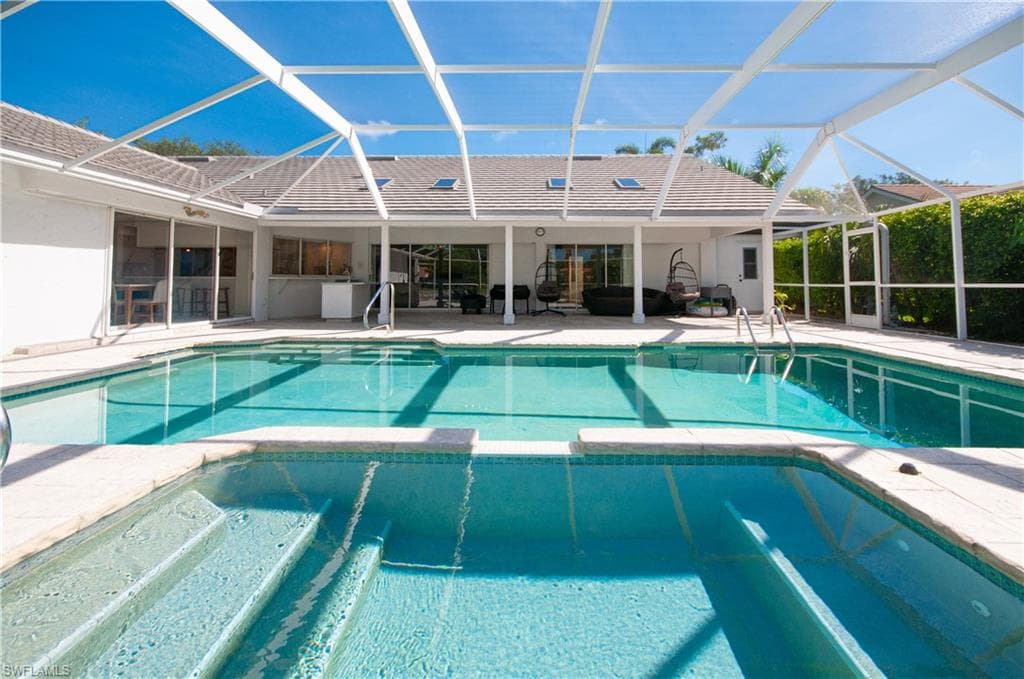 559 Henley DR-2