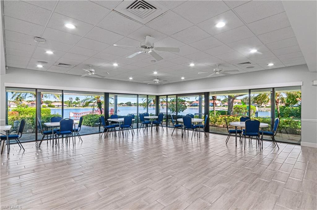 559 Henley DR-46