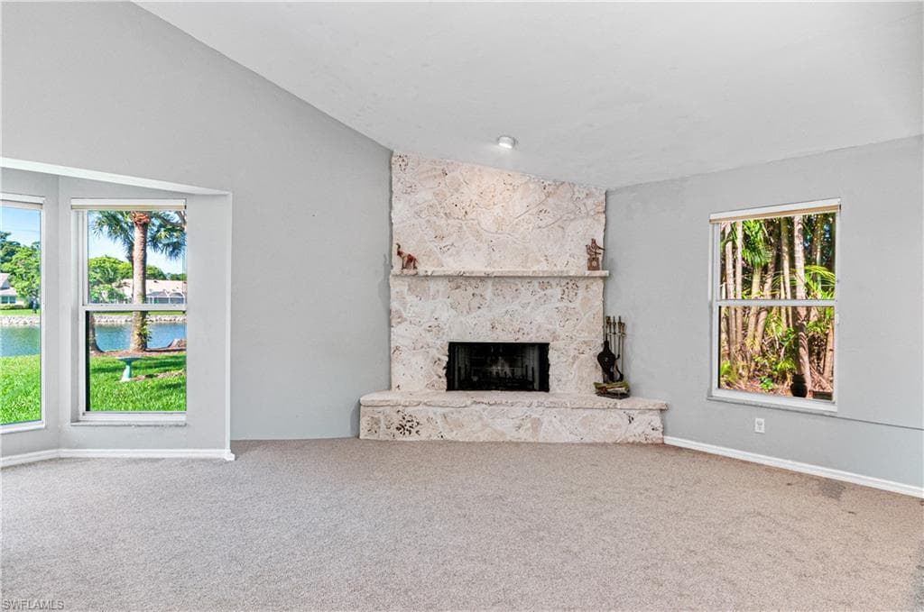 559 Henley DR-12