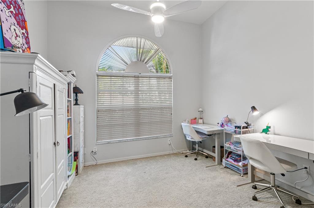 559 Henley DR-26