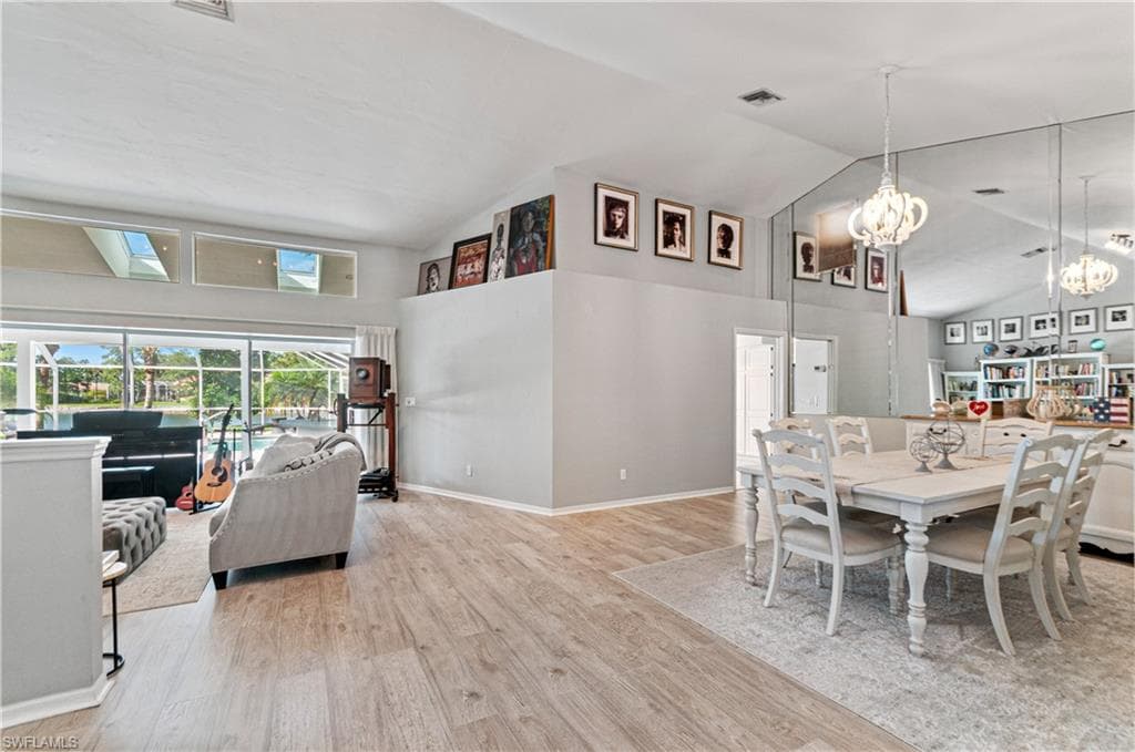559 Henley DR-7