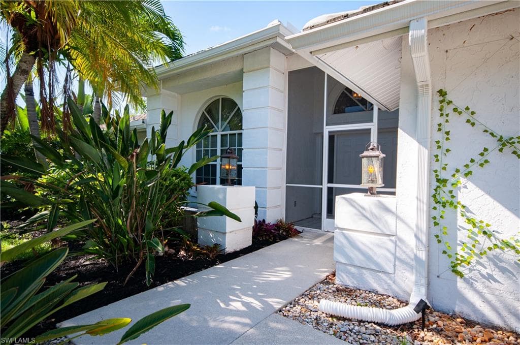 559 Henley DR-3