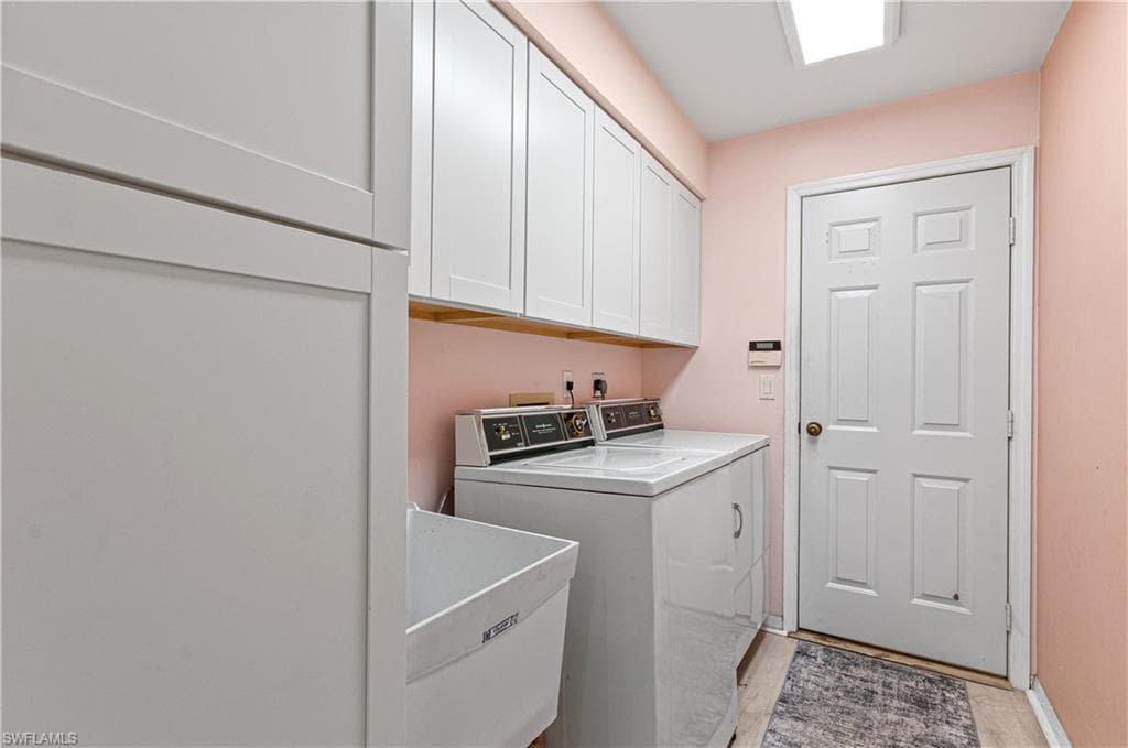 559 Henley DR-32