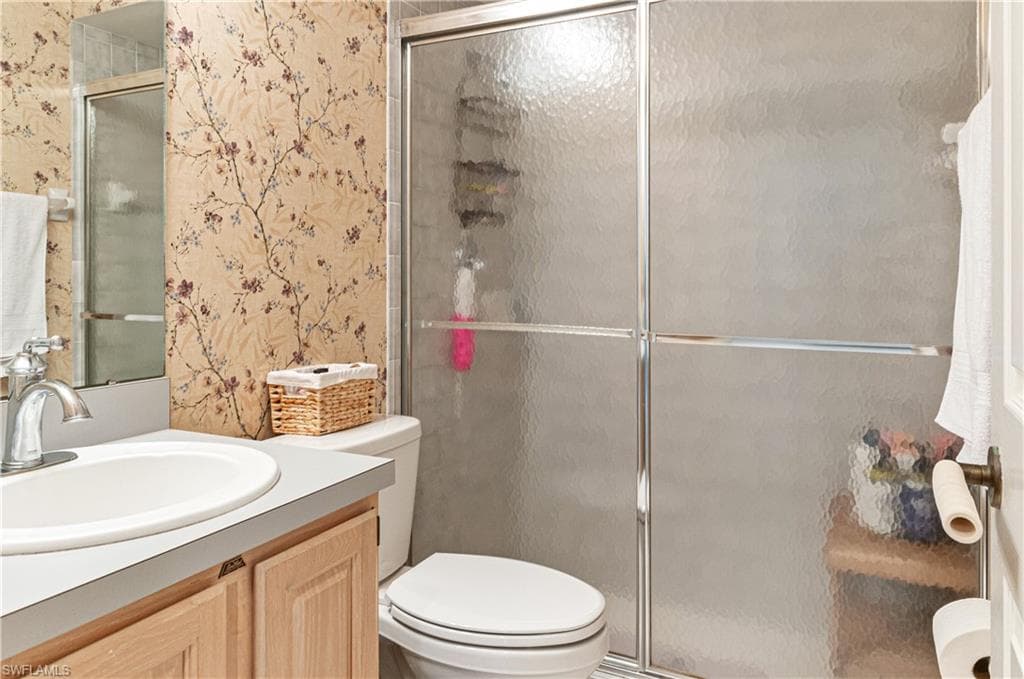 559 Henley DR-28