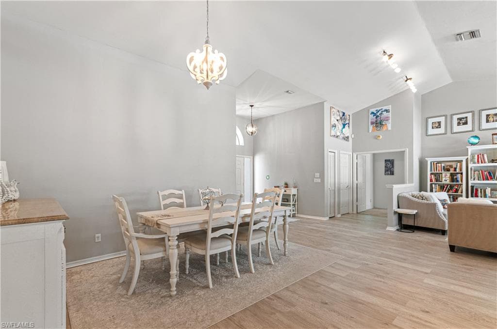 559 Henley DR-9