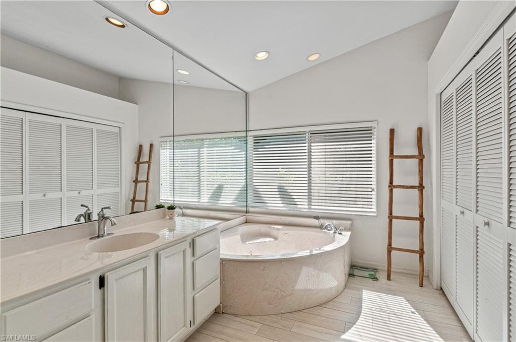 559 Henley DR-24
