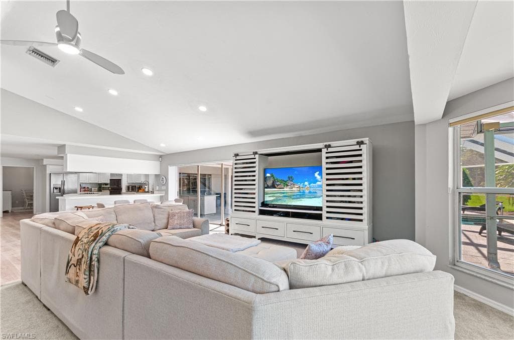 559 Henley DR-14