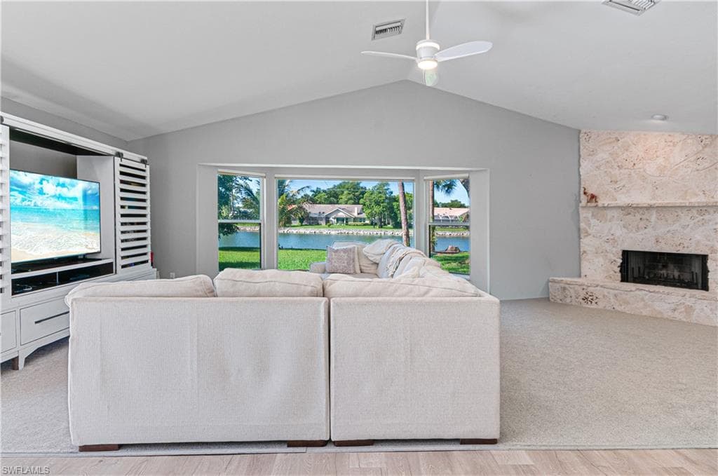 559 Henley DR-11