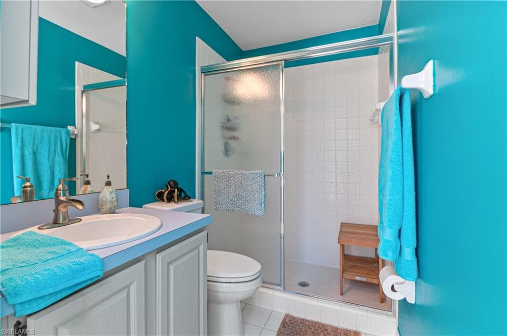 559 Henley DR-39