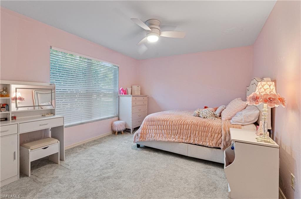 559 Henley DR-29