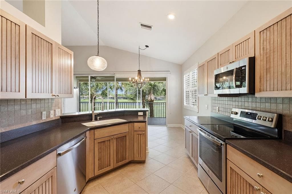 10462 Autumn Breeze DR 202-4